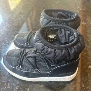 Childrens Black Lace-Up Moon Boots